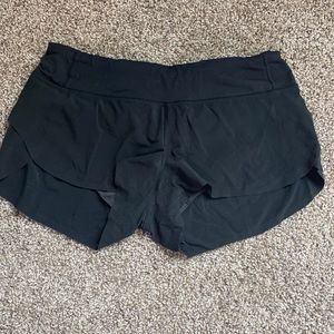 Lululemon 2.5” Low Rise Speedy Short Size 6